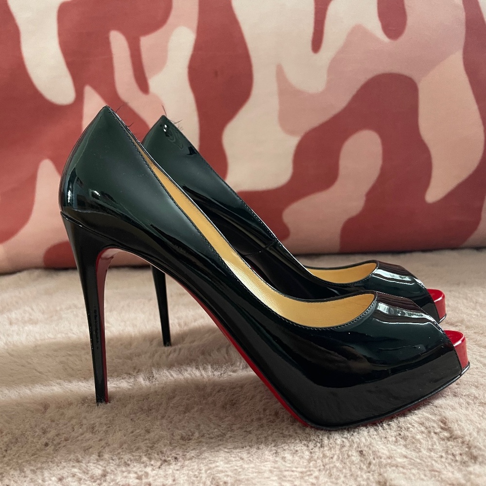 Red Bottoms Black Patent Leather Pump